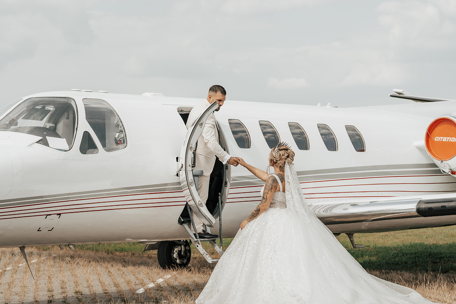 Hochzeitsfotograf in Frankfurt wird die besten Orte kennen, um Ihre Persönlichkeit und die Magie Ihrer Hochzeit in einzigartigen Bildern festzuhalten.